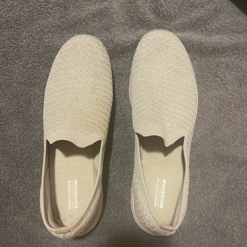 Sketcher womens shoes. Size 11. Wore 1 time.